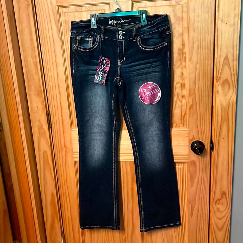 Size 13/14R Never warn Ariya jeans.